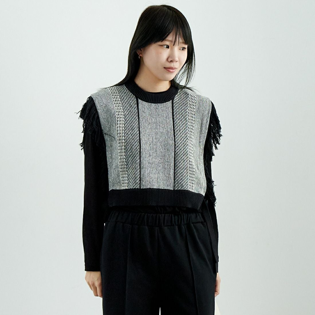 Jf Ready Made [ジェイエフレディメイド] ジャガードフリンジベスト [3010241] 880 ﾌﾞﾗｯｸ &&モデル身長：167cm 着用サイズ：F&&