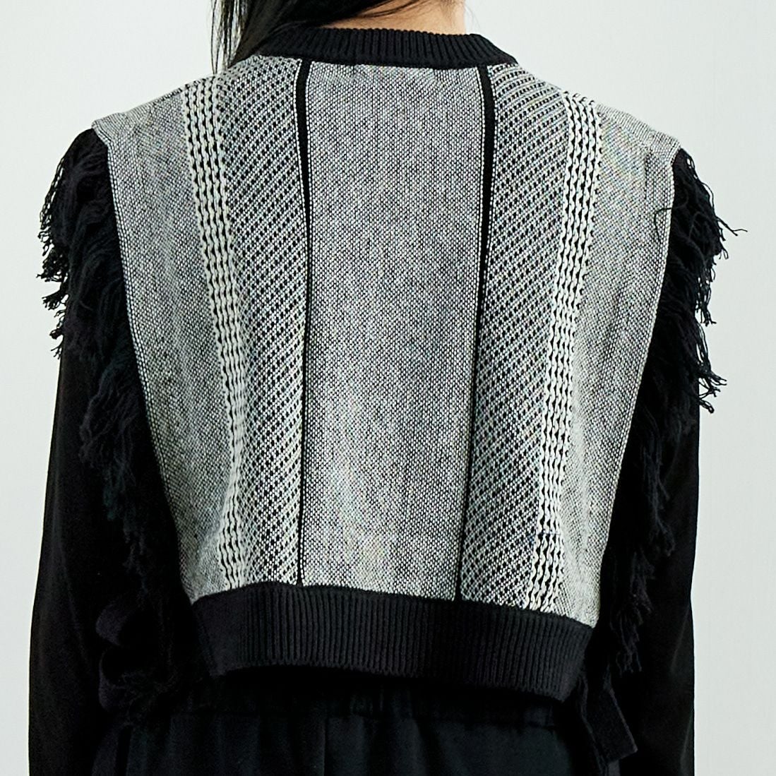 Jf Ready Made [ジェイエフレディメイド] ジャガードフリンジベスト [3010241] 880 ﾌﾞﾗｯｸ &&モデル身長：167cm 着用サイズ：F&&