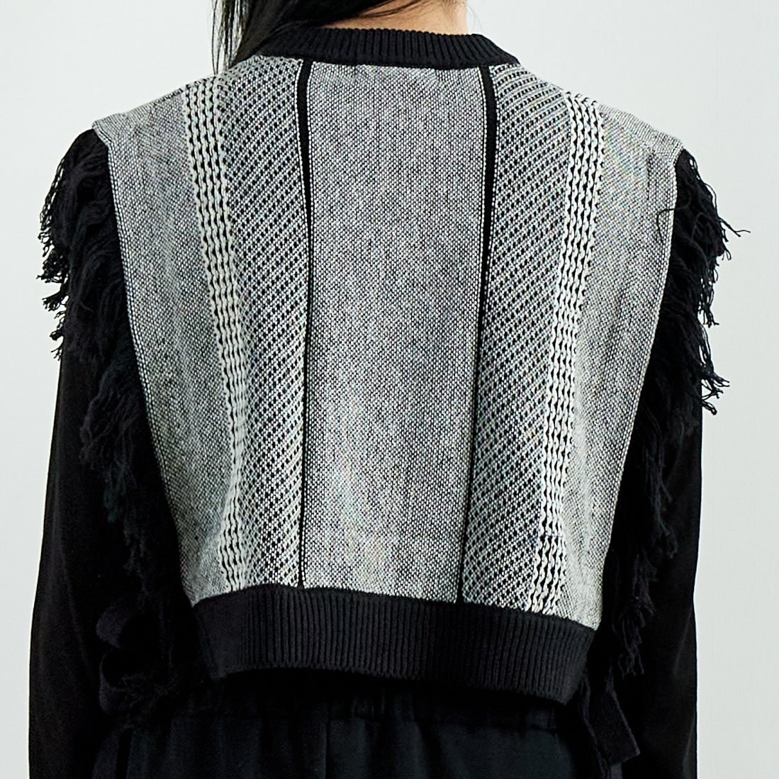 Jf Ready Made [ジェイエフレディメイド] ジャガードフリンジベスト [3010241] 880 ﾌﾞﾗｯｸ &&モデル身長：167cm 着用サイズ：F&&