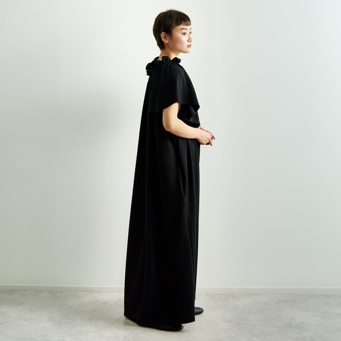 USINE [ユジーヌ] オフショルカットソーワンピース [2510403] BLACK &&モデル身長：160cm 着用サイズ：F&&