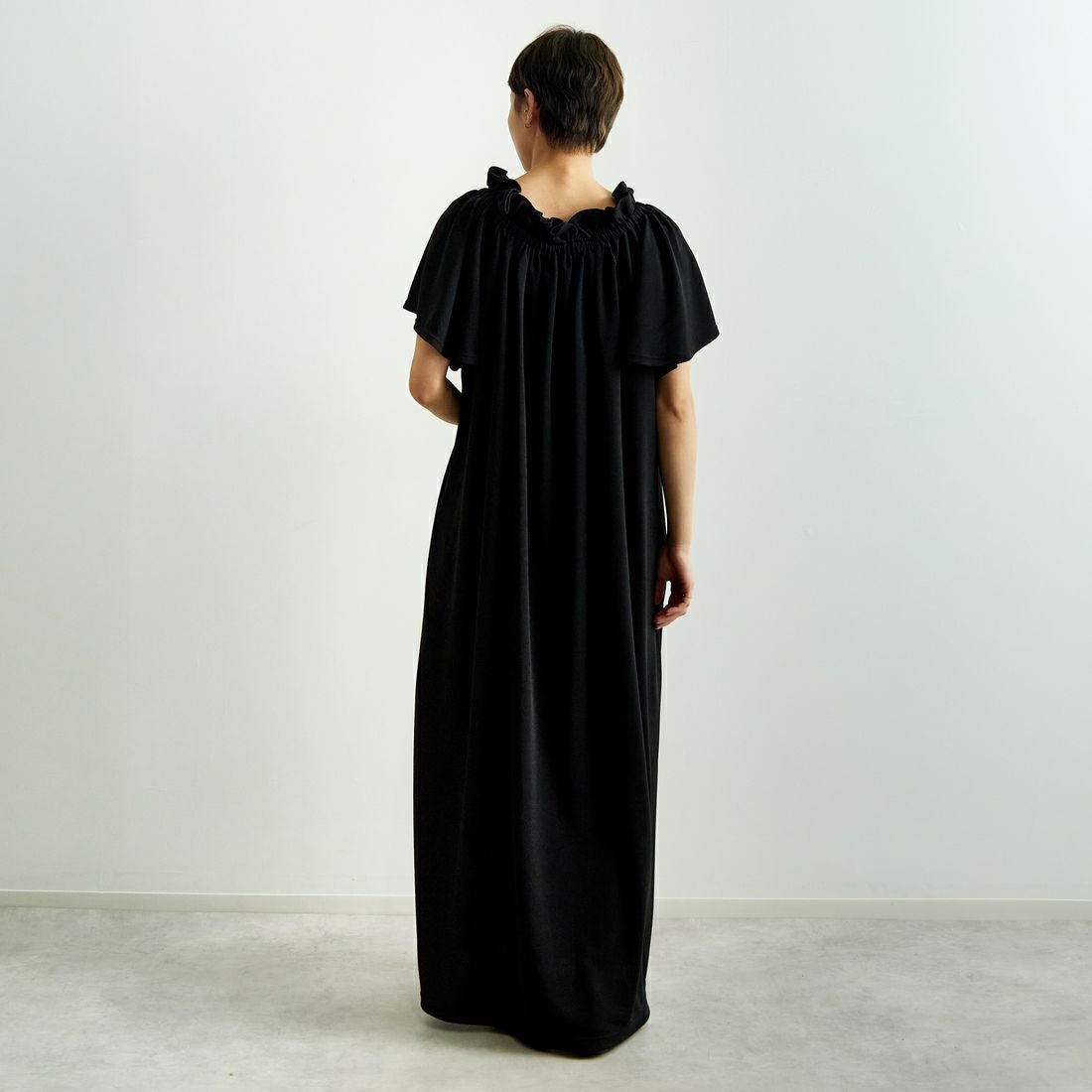 USINE [ユジーヌ] オフショルカットソーワンピース [2510403] BLACK &&モデル身長：160cm 着用サイズ：F&&