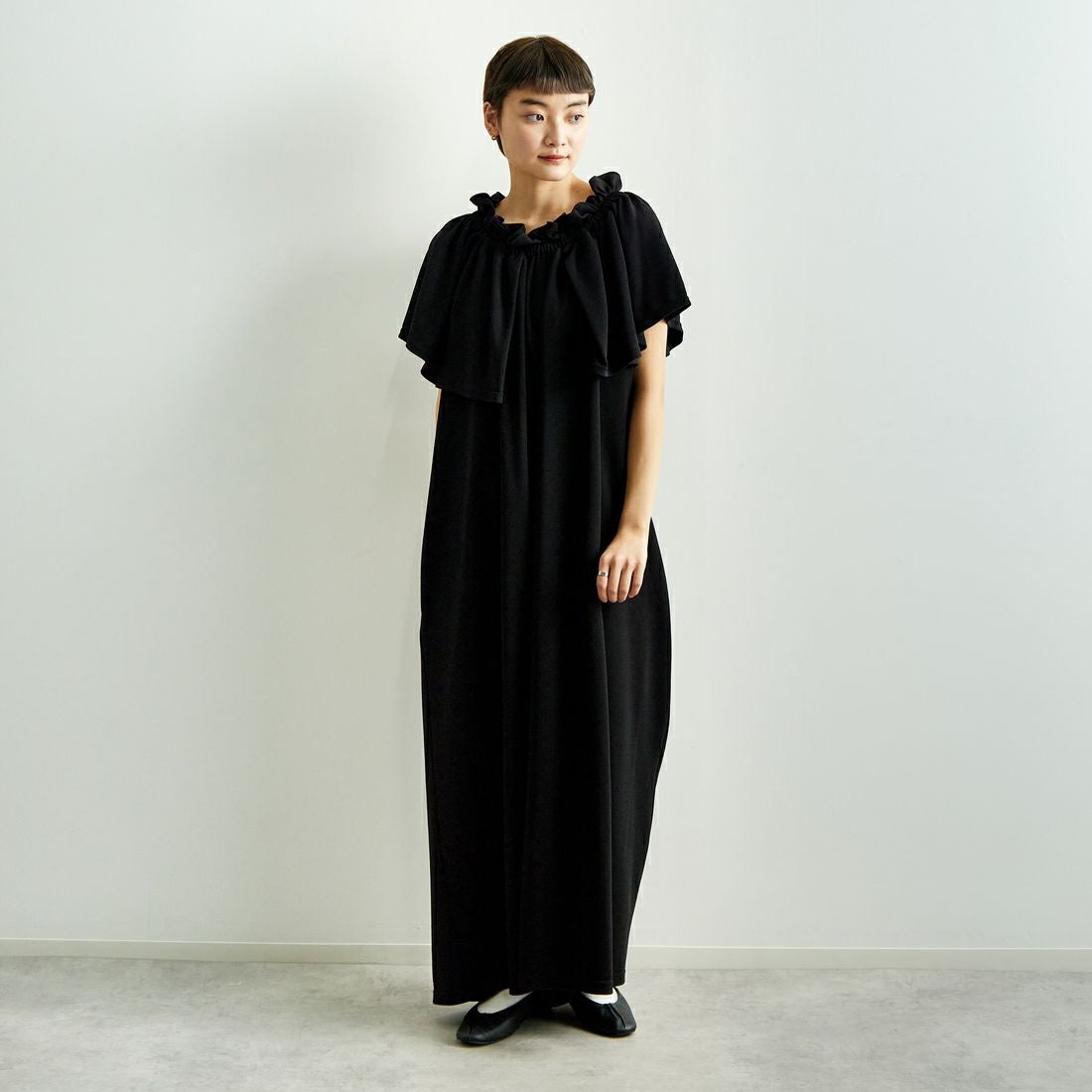 USINE [ユジーヌ] オフショルカットソーワンピース [2510403] BLACK &&モデル身長：160cm 着用サイズ：F&&