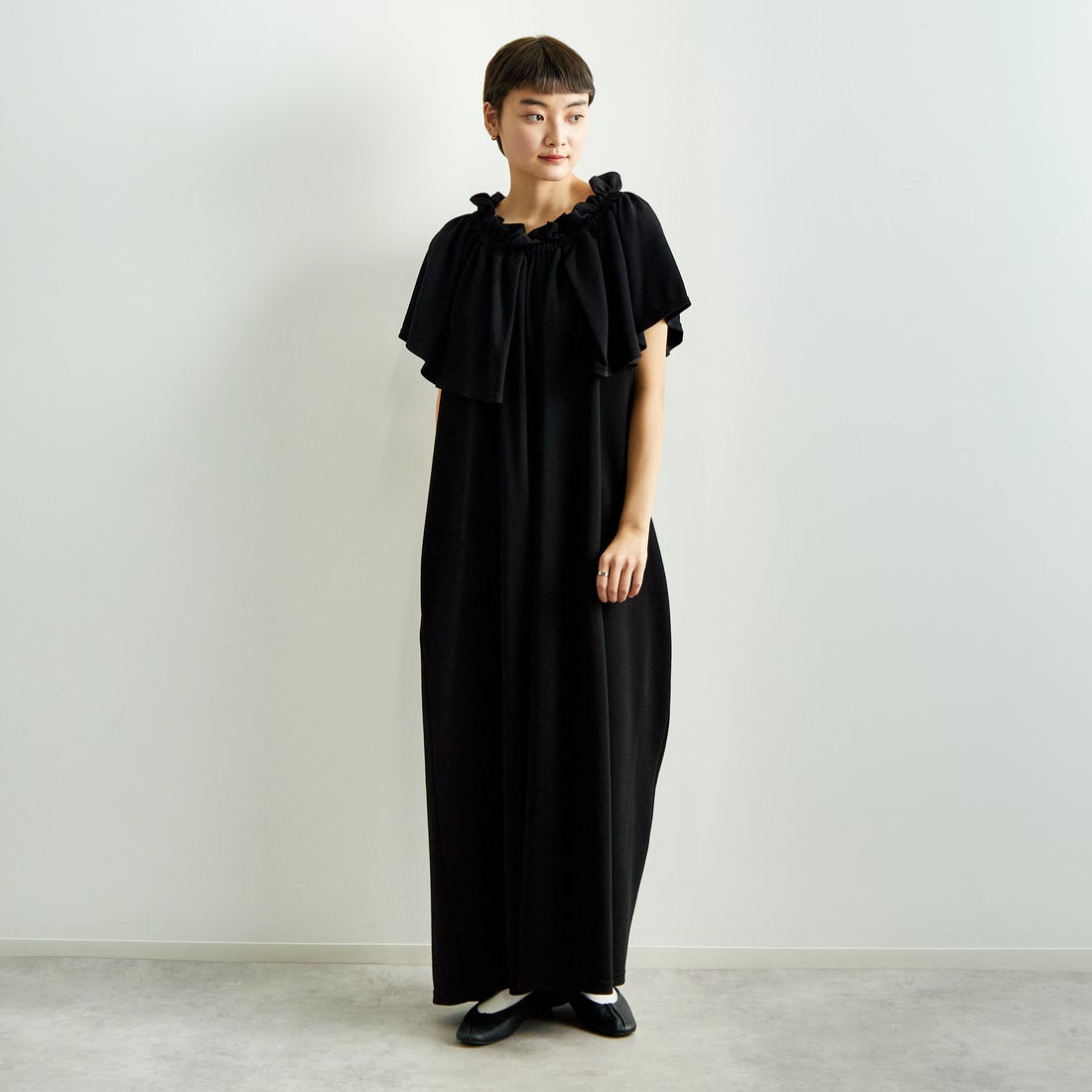 USINE [ユジーヌ] オフショルカットソーワンピース [2510403] BLACK &&モデル身長：160cm 着用サイズ：F&&