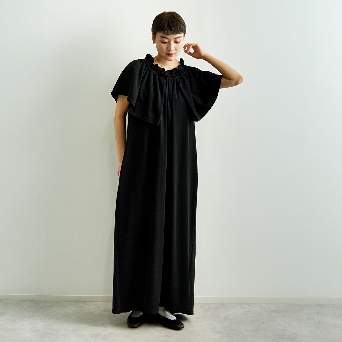 USINE [ユジーヌ] オフショルカットソーワンピース [2510403] BLACK &&モデル身長：160cm 着用サイズ：F&&