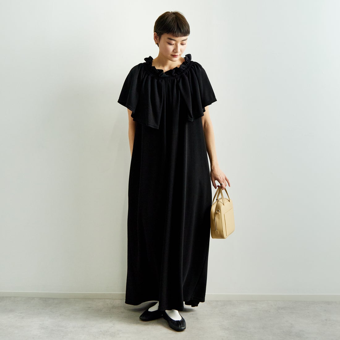 USINE [ユジーヌ] オフショルカットソーワンピース [2510403] BLACK &&モデル身長：160cm 着用サイズ：F&&
