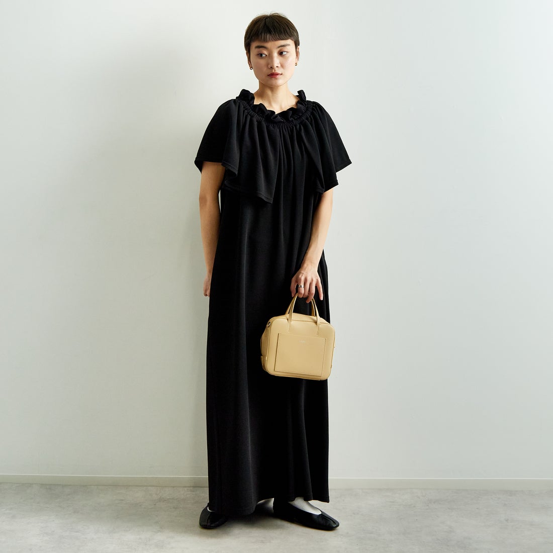 USINE [ユジーヌ] オフショルカットソーワンピース [2510403] BLACK &&モデル身長：160cm 着用サイズ：F&&