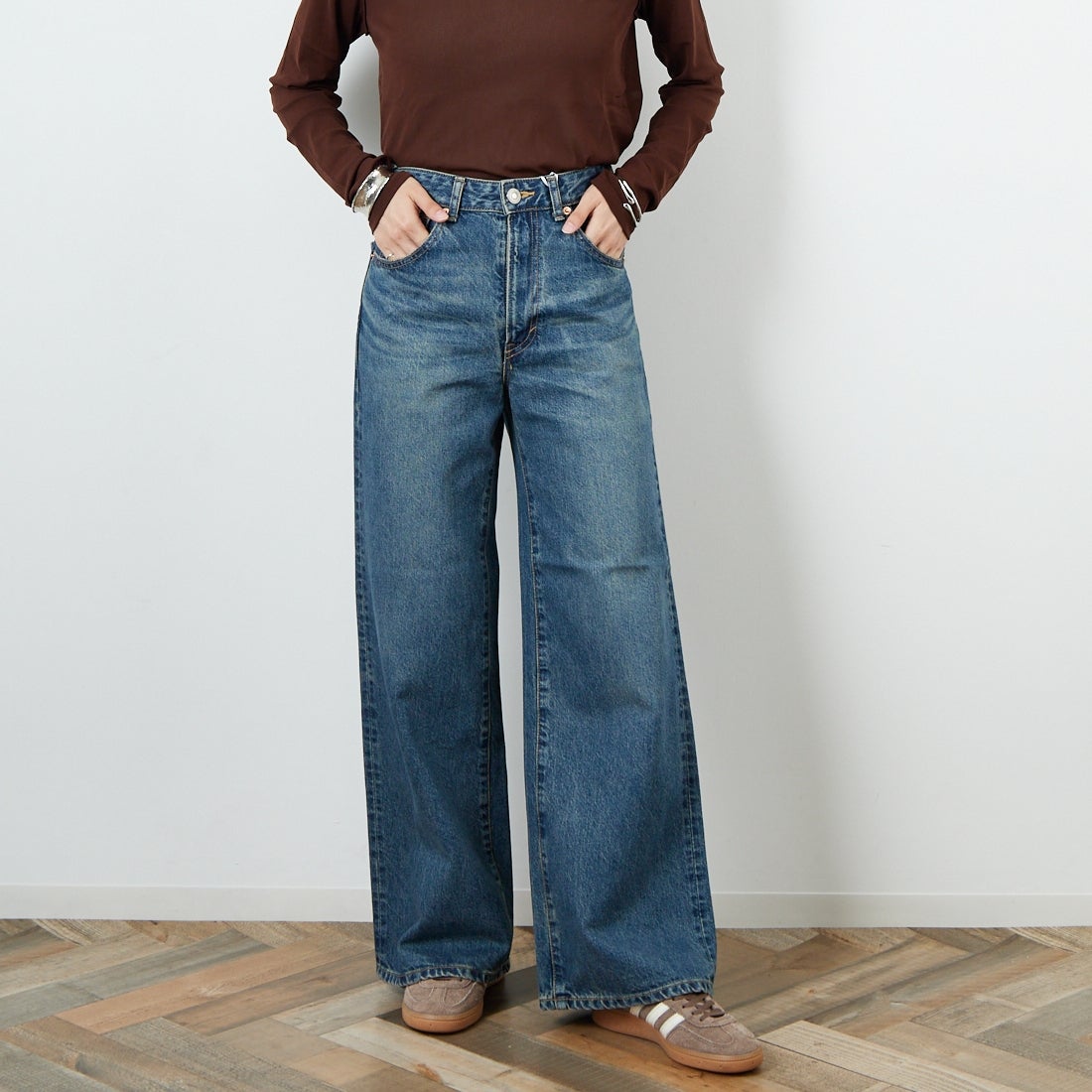 SOMETHING [サムシング] LISA ヴィンテージワイドデニムパンツ [SEA10] 40 MID BLU &&モデル身長：160cm 着用サイズ：S&&