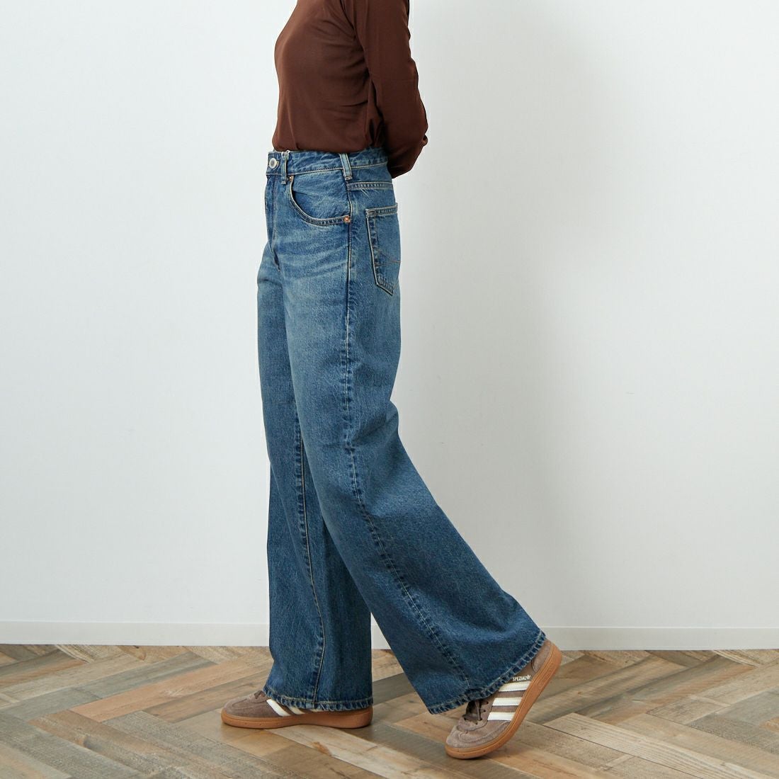 SOMETHING [サムシング] LISA ヴィンテージワイドデニムパンツ [SEA10] 40 MID BLU &&モデル身長：160cm 着用サイズ：S&&