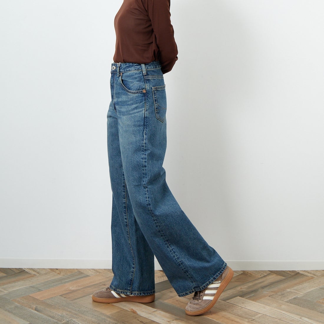 SOMETHING [サムシング] LISA ヴィンテージワイドデニムパンツ [SEA10] 40 MID BLU &&モデル身長：160cm 着用サイズ：S&&