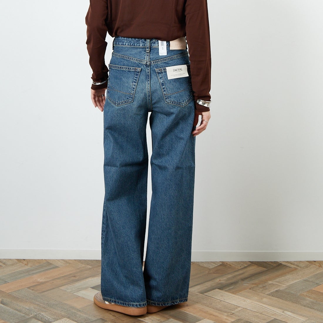 SOMETHING [サムシング] LISA ヴィンテージワイドデニムパンツ [SEA10] 40 MID BLU &&モデル身長：160cm 着用サイズ：S&&