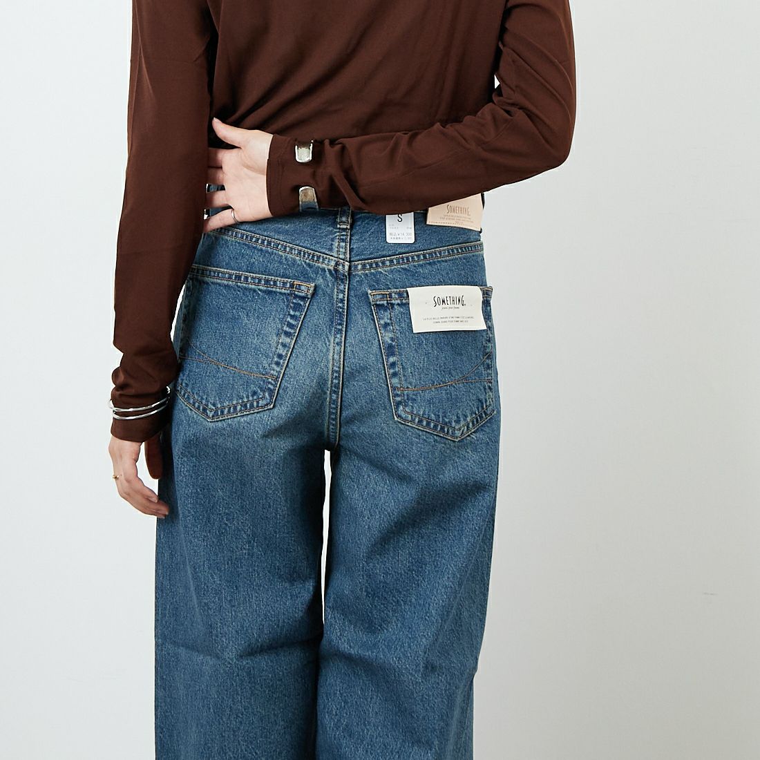 SOMETHING [サムシング] LISA ヴィンテージワイドデニムパンツ [SEA10] 40 MID BLU &&モデル身長：160cm 着用サイズ：S&&