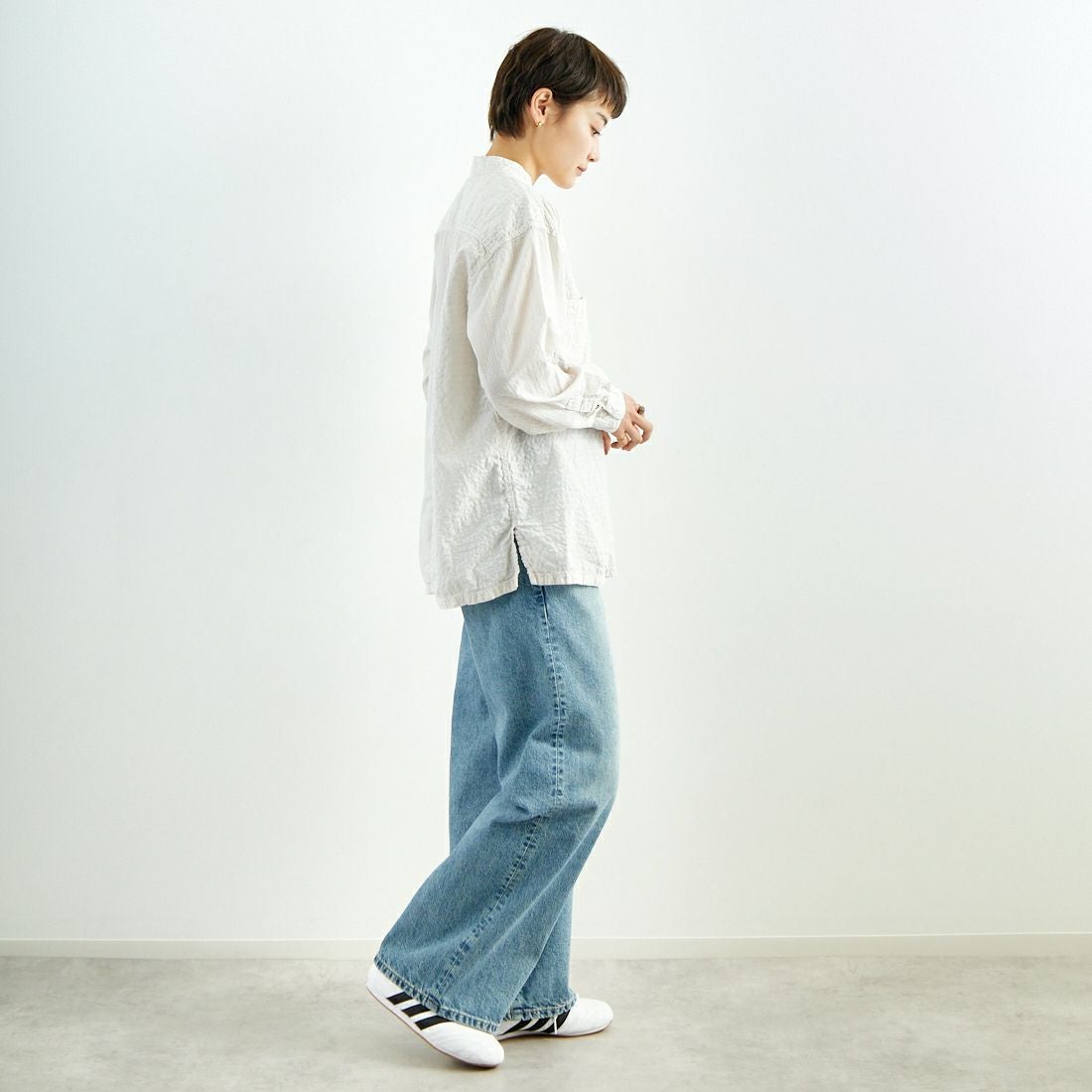 SOMETHING [サムシング] LISA ヴィンテージワイドデニムパンツ [SEA10] 56 L.BLUE &&モデル身長：160cm 着用サイズ：S&&