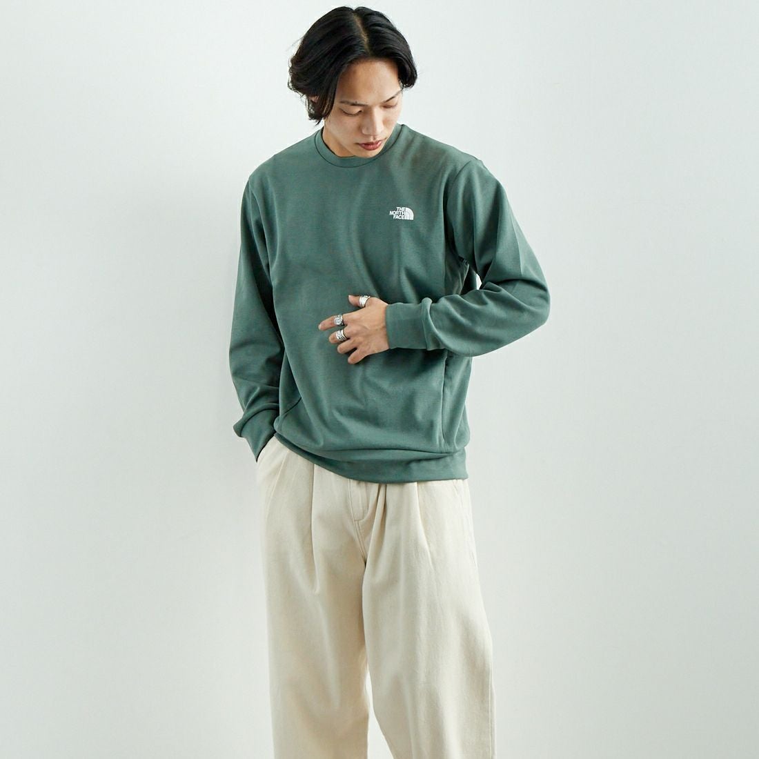 THE NORTH FACE [ザ ノースフェイス] モーションクルーネックスウェット [NT32496] DG &&モデル身長：179cm 着用サイズ：L&&