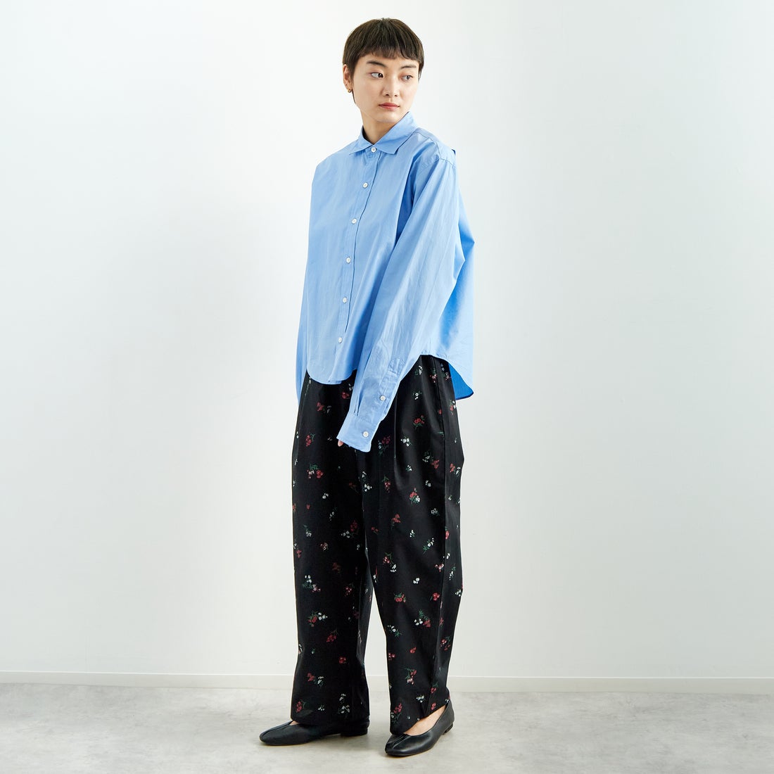 THE SHINZONE [ザ シンゾーン] ショートペックシャツ [25SMSBL12] 83 BLUE &&モデル身長：160cm 着用サイズ：F0&&