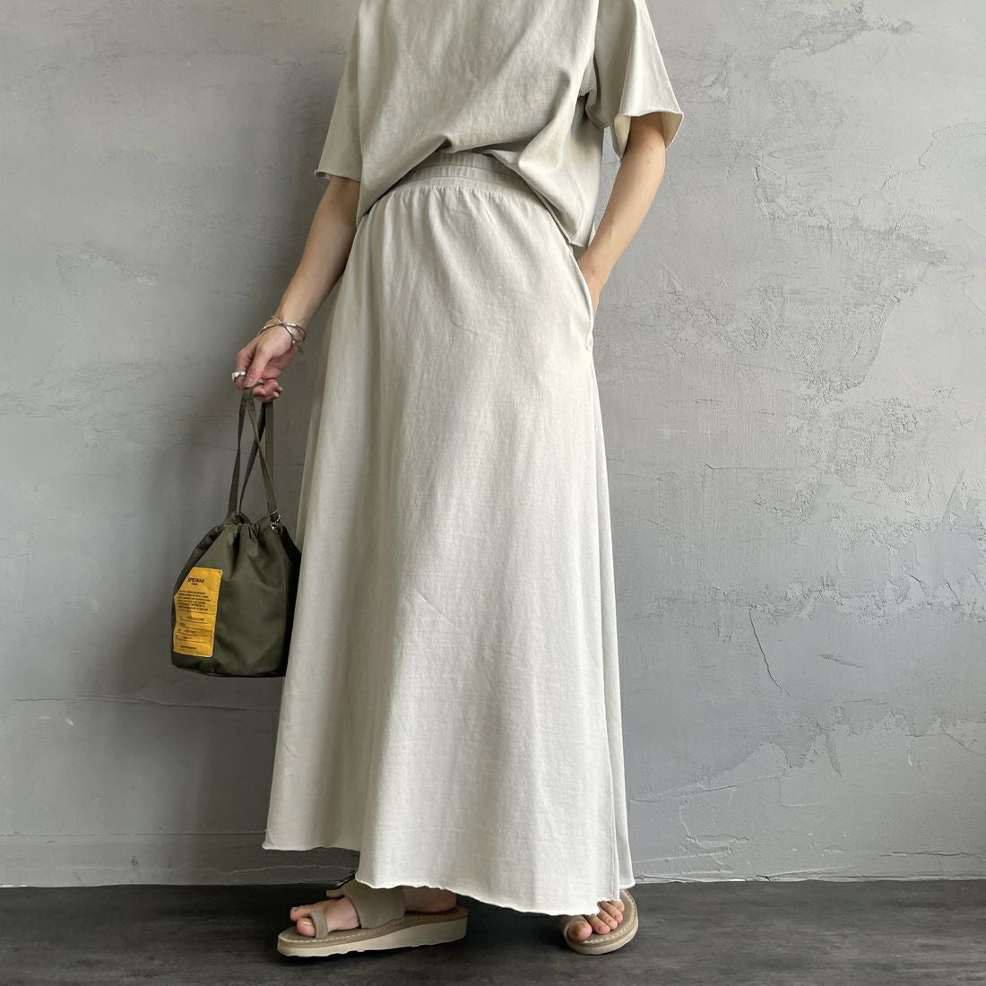 STAR&STRIPE [スターアンドストライプ] 別注 カットオフ マキシ丈フレアスカート [SSMD-080-JF] ASH GREY CHARCOAL&&モデル身長：158cm 着用サイズ：F&&