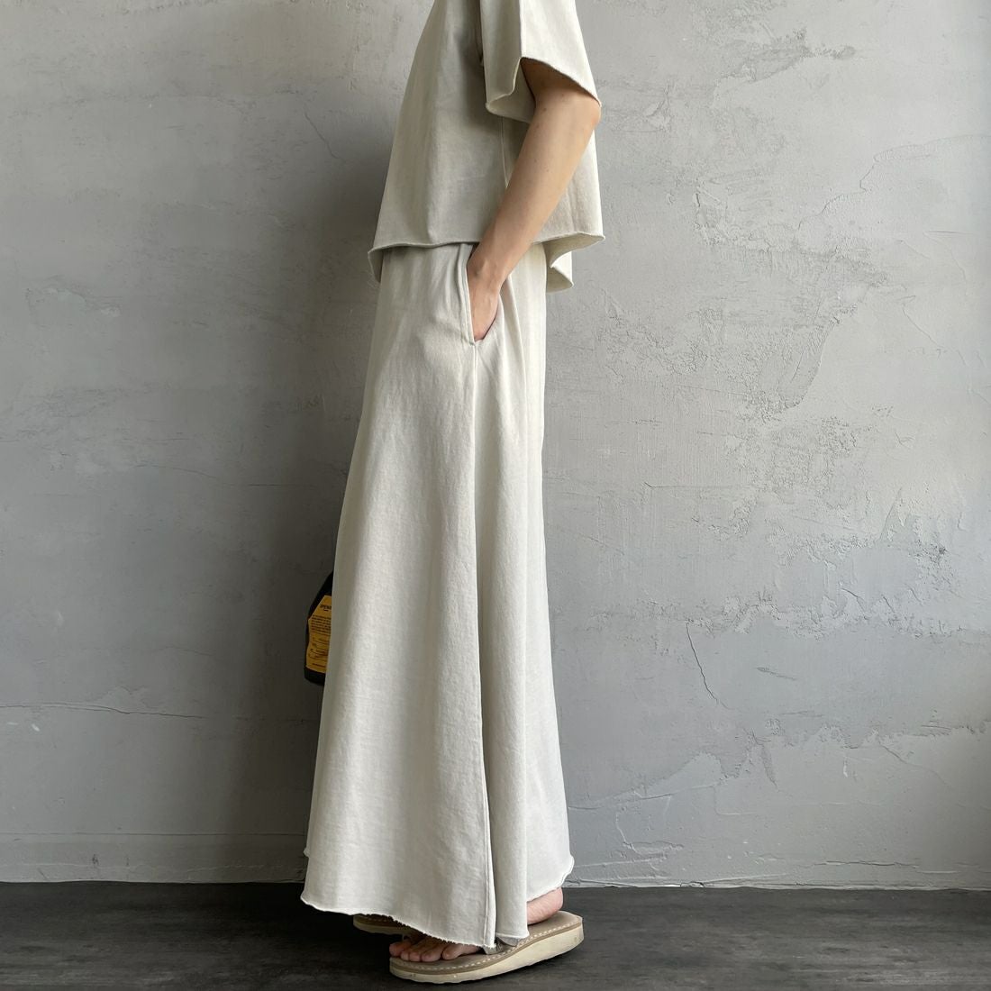 STAR&STRIPE [スターアンドストライプ] 別注 カットオフ マキシ丈フレアスカート [SSMD-080-JF] ASH GREY CHARCOAL&&モデル身長：158cm 着用サイズ：F&&