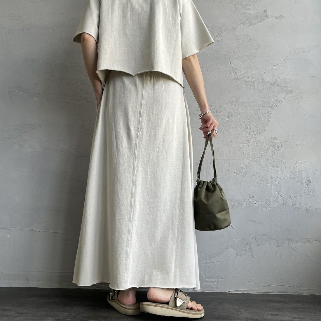 STAR&STRIPE [スターアンドストライプ] 別注 カットオフ マキシ丈フレアスカート [SSMD-080-JF] ASH GREY CHARCOAL&&モデル身長：158cm 着用サイズ：F&&