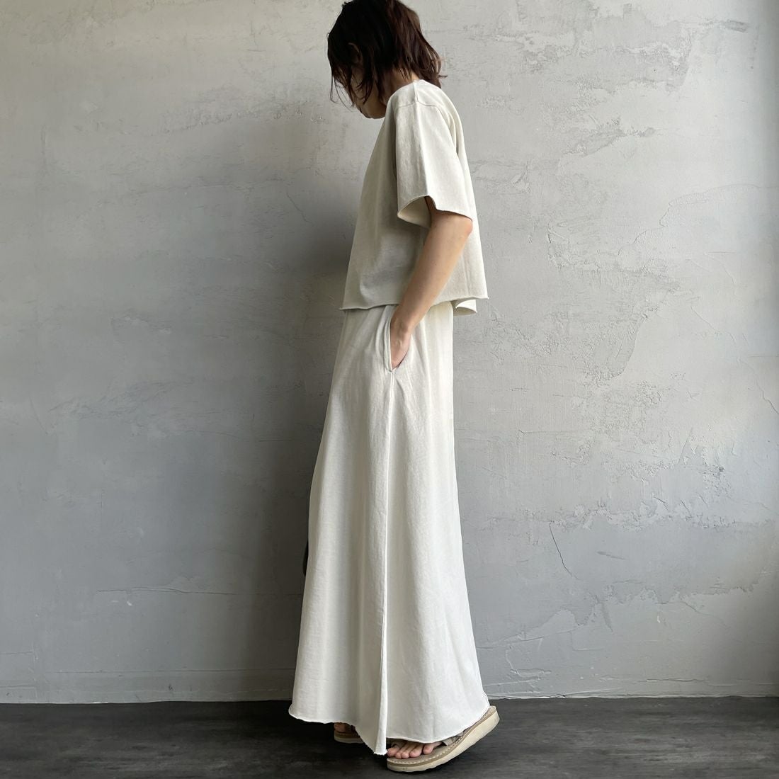 STAR&STRIPE [スターアンドストライプ] 別注 カットオフ マキシ丈フレアスカート [SSMD-080-JF] ASH GREY CHARCOAL&&モデル身長：158cm 着用サイズ：F&&