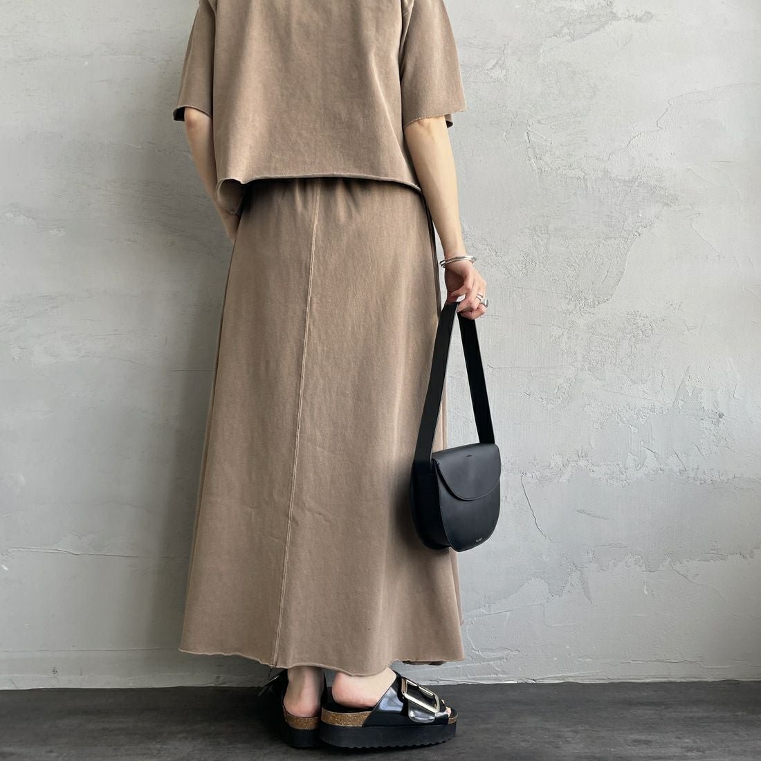 STAR&STRIPE [スターアンドストライプ] 別注 カットオフ マキシ丈フレアスカート [SSMD-080-JF] BROWN &&モデル身長：158cm 着用サイズ：F&&