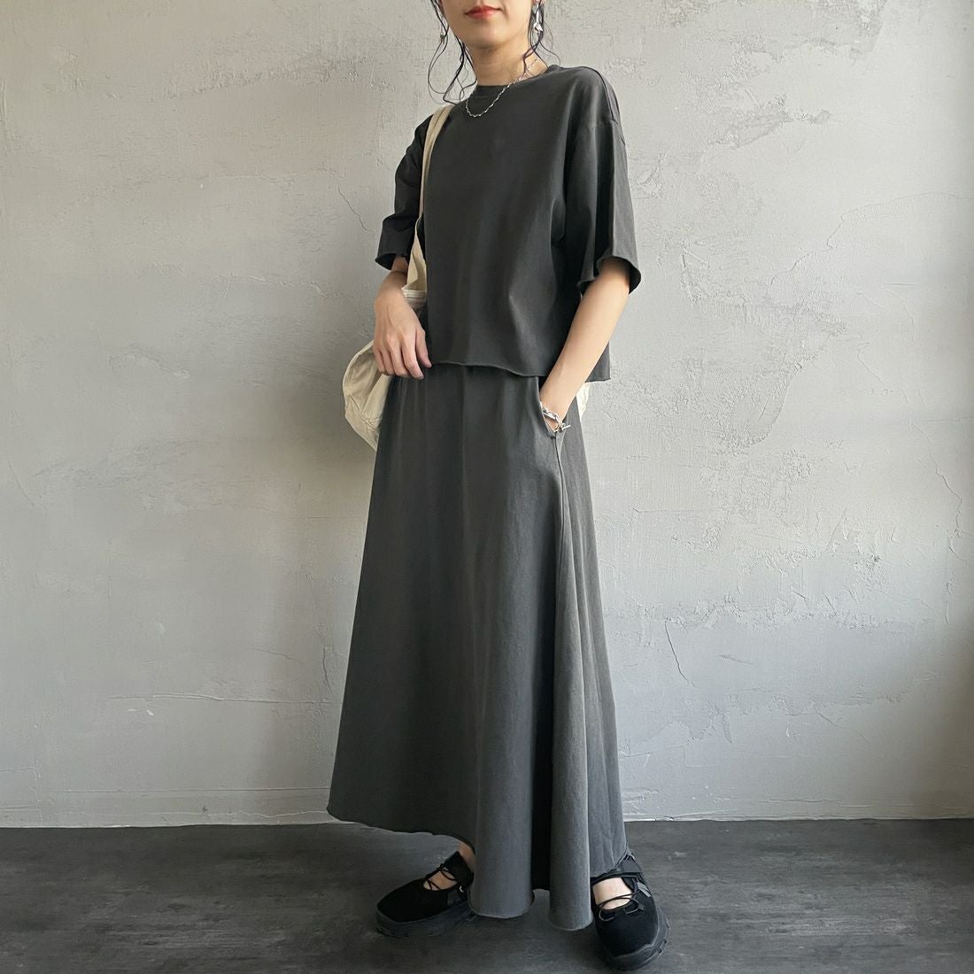 STAR&STRIPE [スターアンドストライプ] 別注 カットオフ マキシ丈フレアスカート [SSMD-080-JF] CHARCOAL &&モデル身長：160cm 着用サイズ：F&&