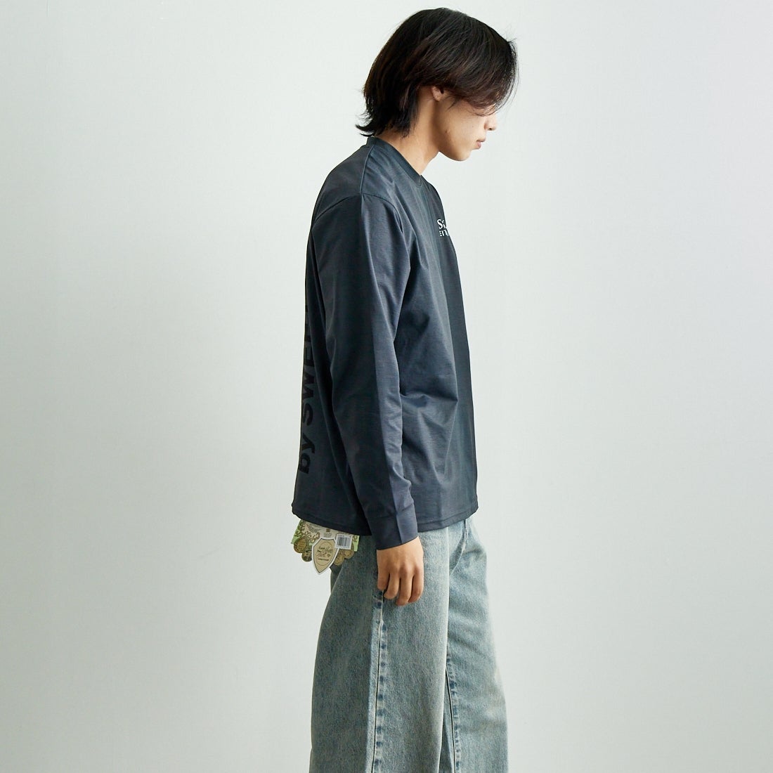 SY32 [エスワイサーティトゥ] グラデーションビッグロゴTシャツ [15027] BLACK &&モデル身長：179cm 着用サイズ：L&&