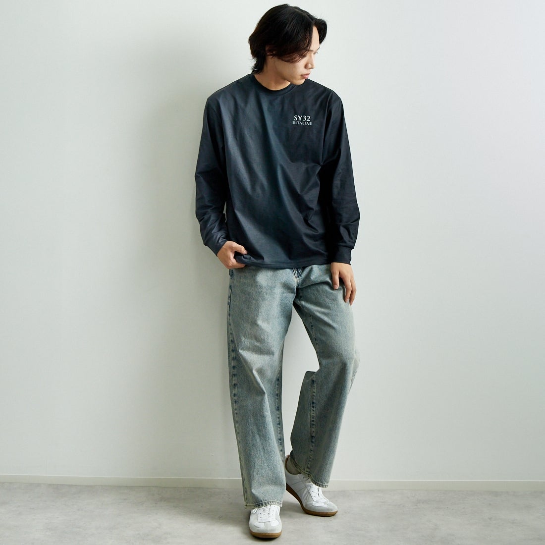 SY32 [エスワイサーティトゥ] グラデーションビッグロゴTシャツ [15027] BLACK &&モデル身長：179cm 着用サイズ：L&&