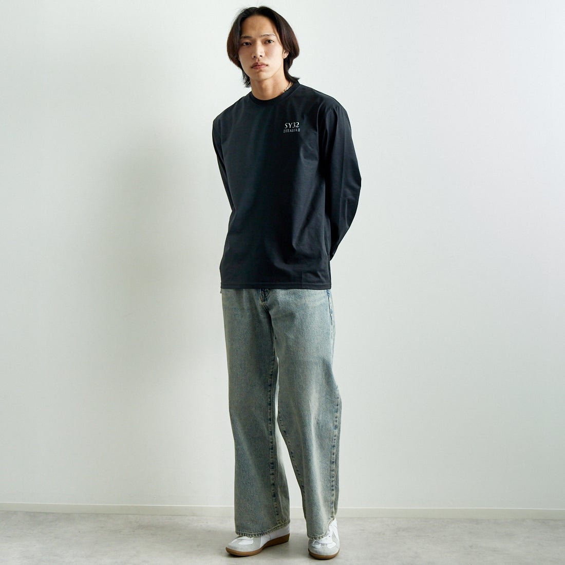 SY32 [エスワイサーティトゥ] グラデーションビッグロゴTシャツ [15027] BLACK &&モデル身長：179cm 着用サイズ：L&&