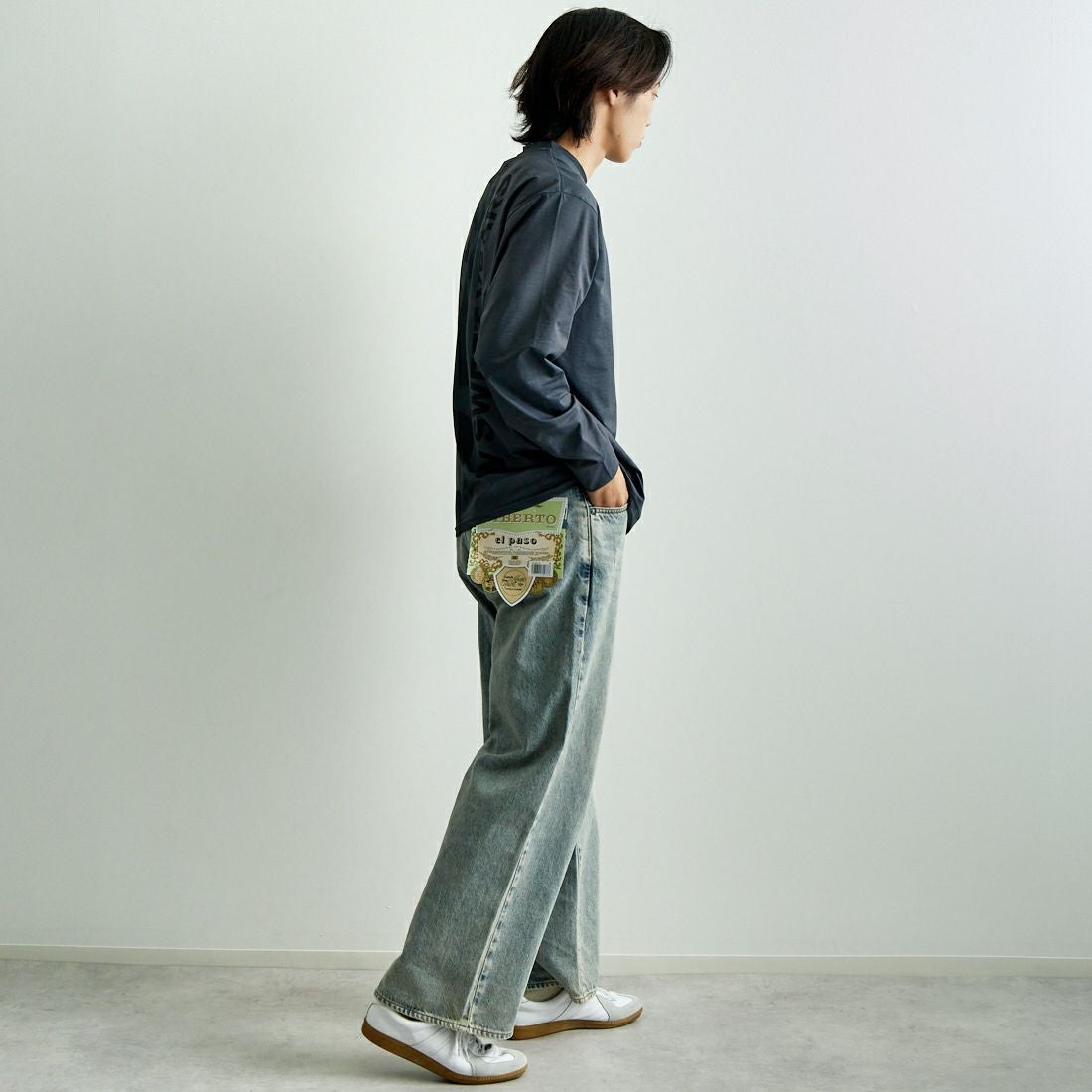 SY32 [エスワイサーティトゥ] グラデーションビッグロゴTシャツ [15027] BLACK &&モデル身長：179cm 着用サイズ：L&&