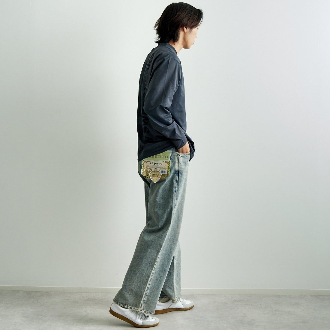 SY32 [エスワイサーティトゥ] グラデーションビッグロゴTシャツ [15027] BLACK &&モデル身長：179cm 着用サイズ：L&&