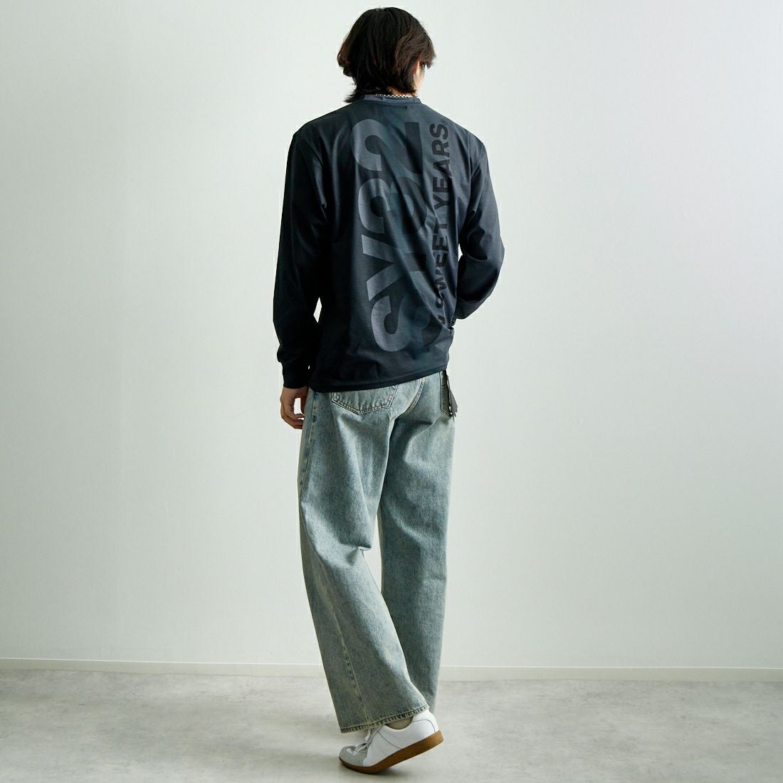 SY32 [エスワイサーティトゥ] グラデーションビッグロゴTシャツ [15027] BLACK &&モデル身長：179cm 着用サイズ：L&&