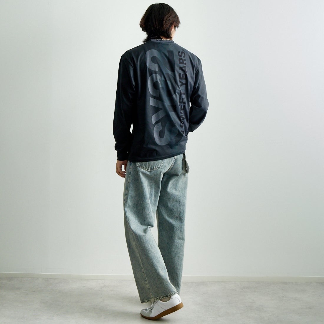 SY32 [エスワイサーティトゥ] グラデーションビッグロゴTシャツ [15027] BLACK &&モデル身長：179cm 着用サイズ：L&&