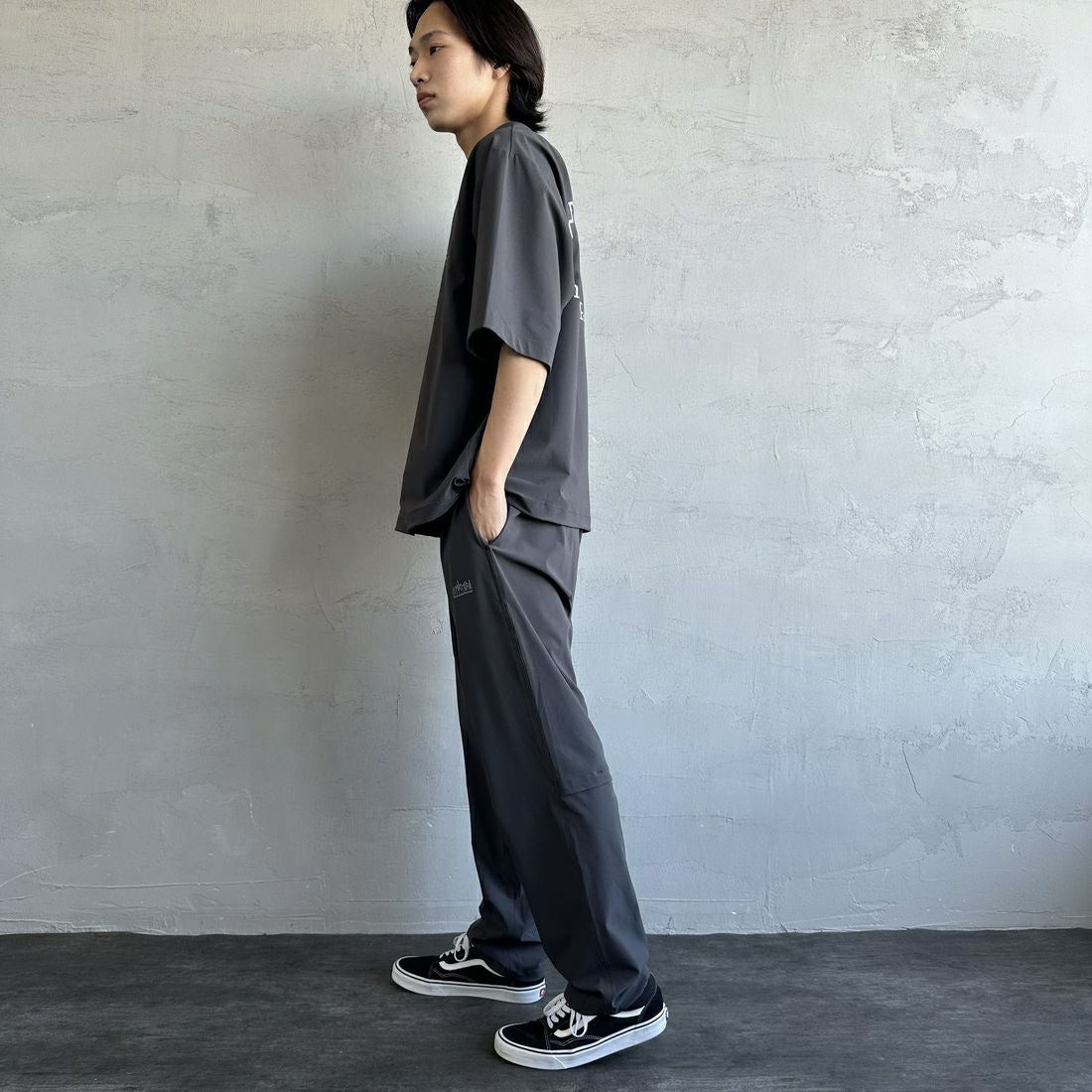 MANHATTAN PORTAGE [マンハッタンポーテージ] 別注 4WAYストレッチ イージーパンツ [25SSMP-IN61-JF] CHARCOAL &&モデル身長：179cm 着用サイズ：L&&