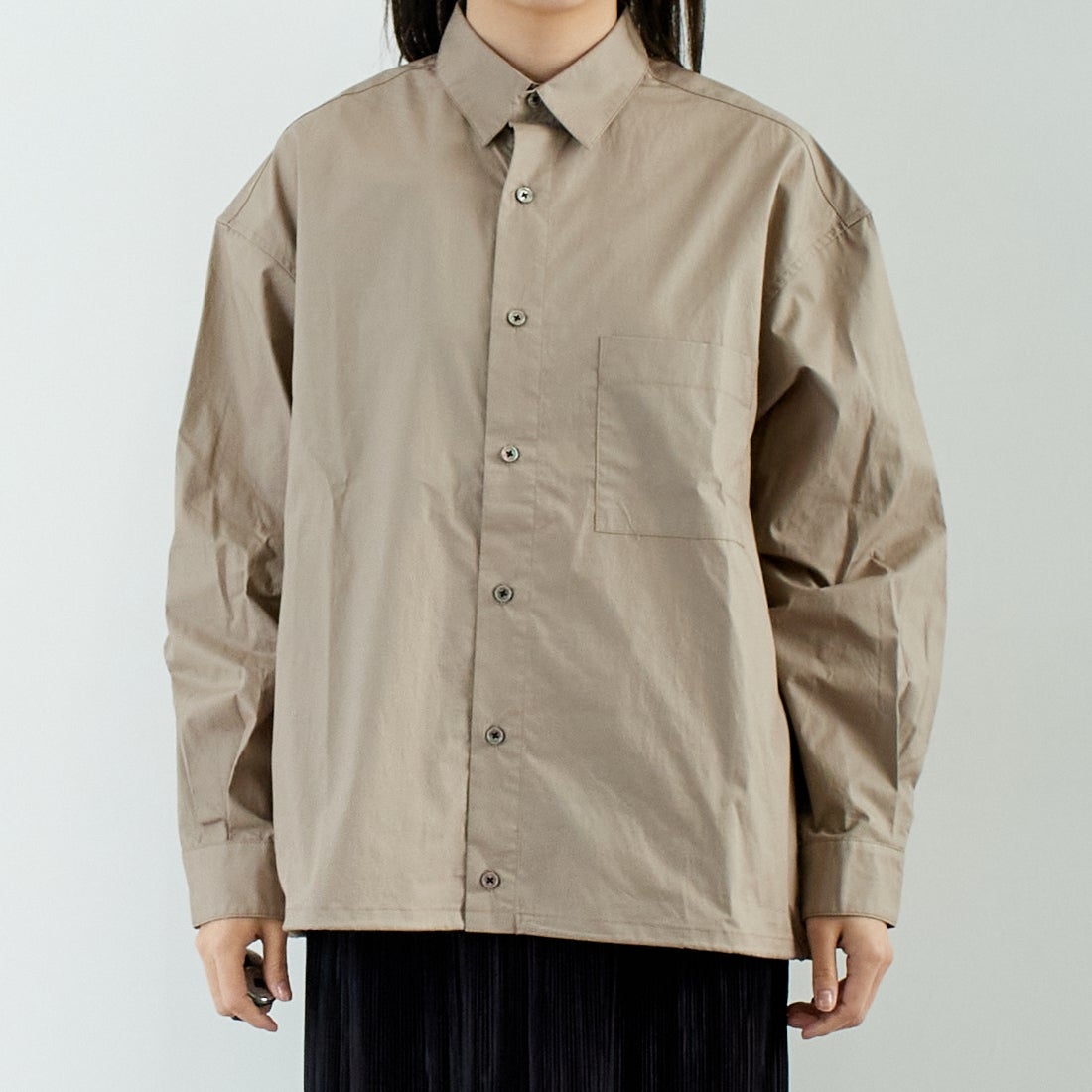 SLICK [スリック] タイプライタードローストリングシャツ [5155912] 520 GRAYBE &&モデル身長：167cm 着用サイズ：0&&