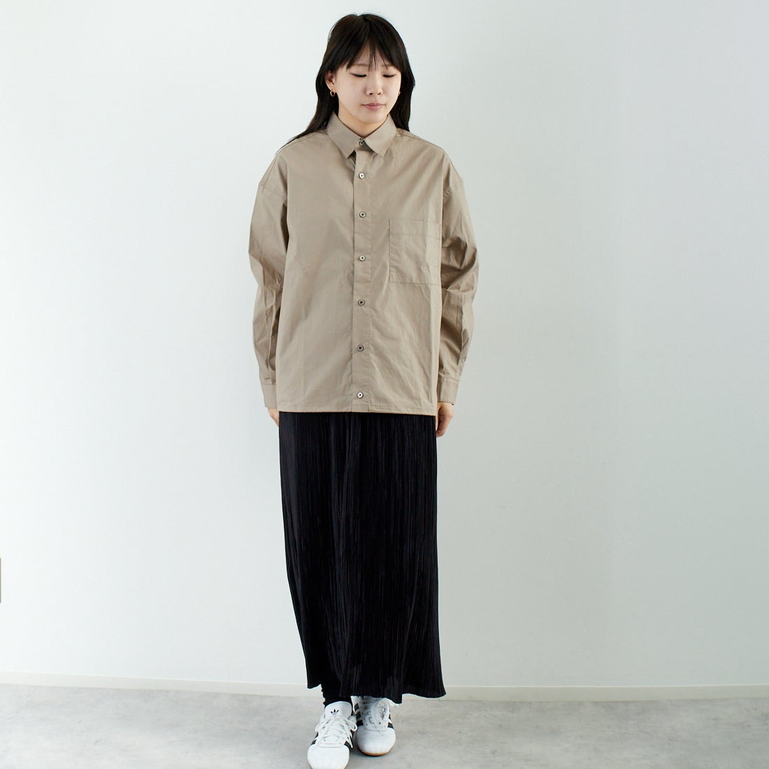 SLICK [スリック] タイプライタードローストリングシャツ [5155912] 520 GRAYBE &&モデル身長：167cm 着用サイズ：0&&