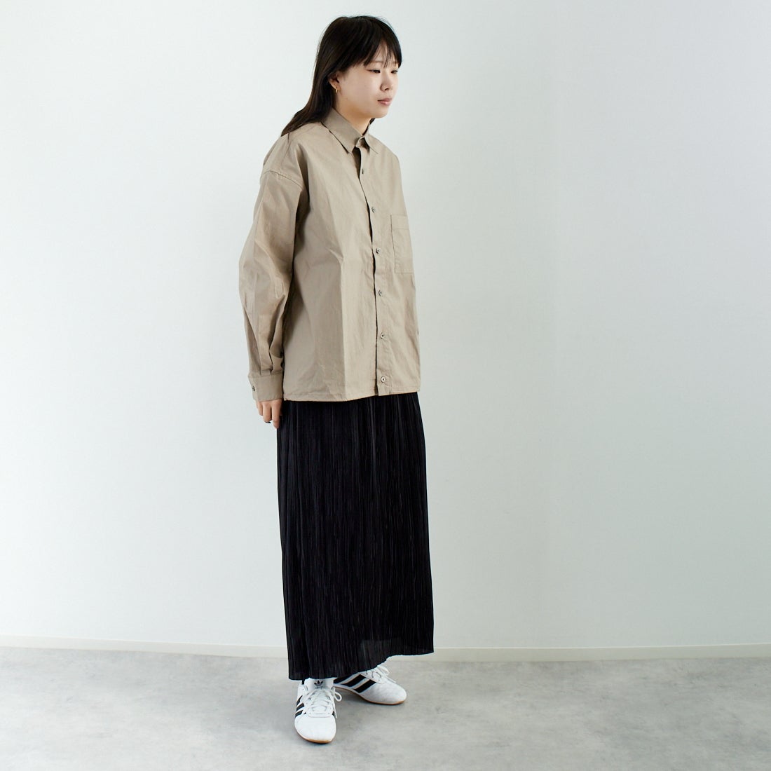 SLICK [スリック] タイプライタードローストリングシャツ [5155912] 520 GRAYBE &&モデル身長：167cm 着用サイズ：0&&