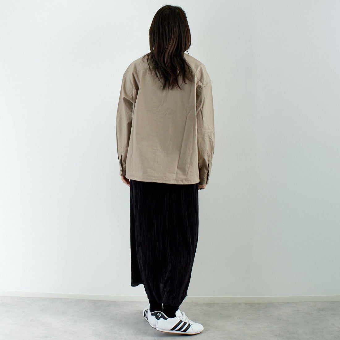 SLICK [スリック] タイプライタードローストリングシャツ [5155912] 520 GRAYBE &&モデル身長：167cm 着用サイズ：0&&