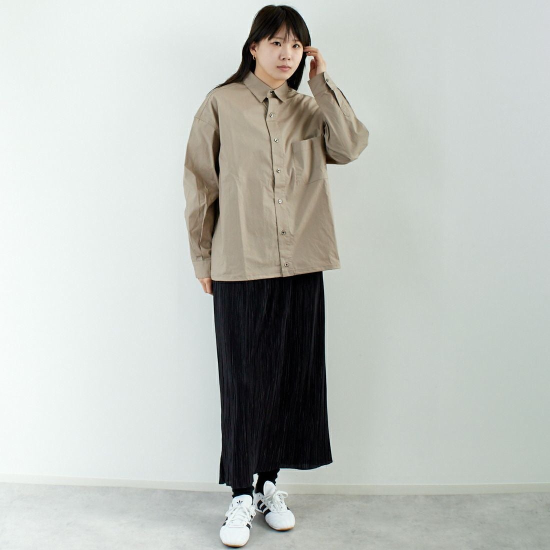 SLICK [スリック] タイプライタードローストリングシャツ [5155912] 520 GRAYBE &&モデル身長：167cm 着用サイズ：0&&