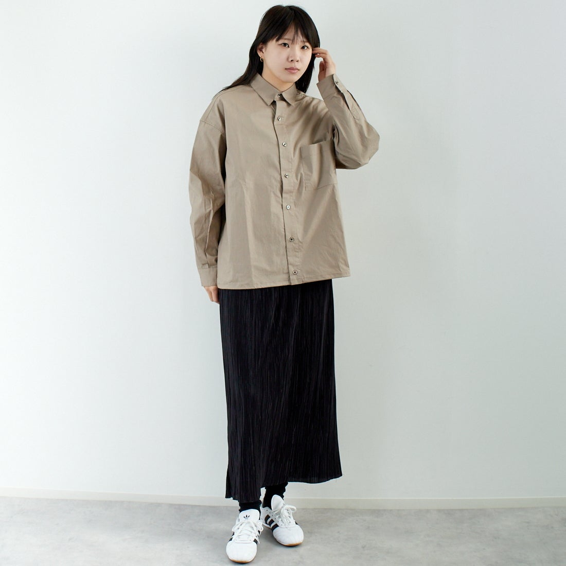 SLICK [スリック] タイプライタードローストリングシャツ [5155912] 520 GRAYBE &&モデル身長：167cm 着用サイズ：0&&