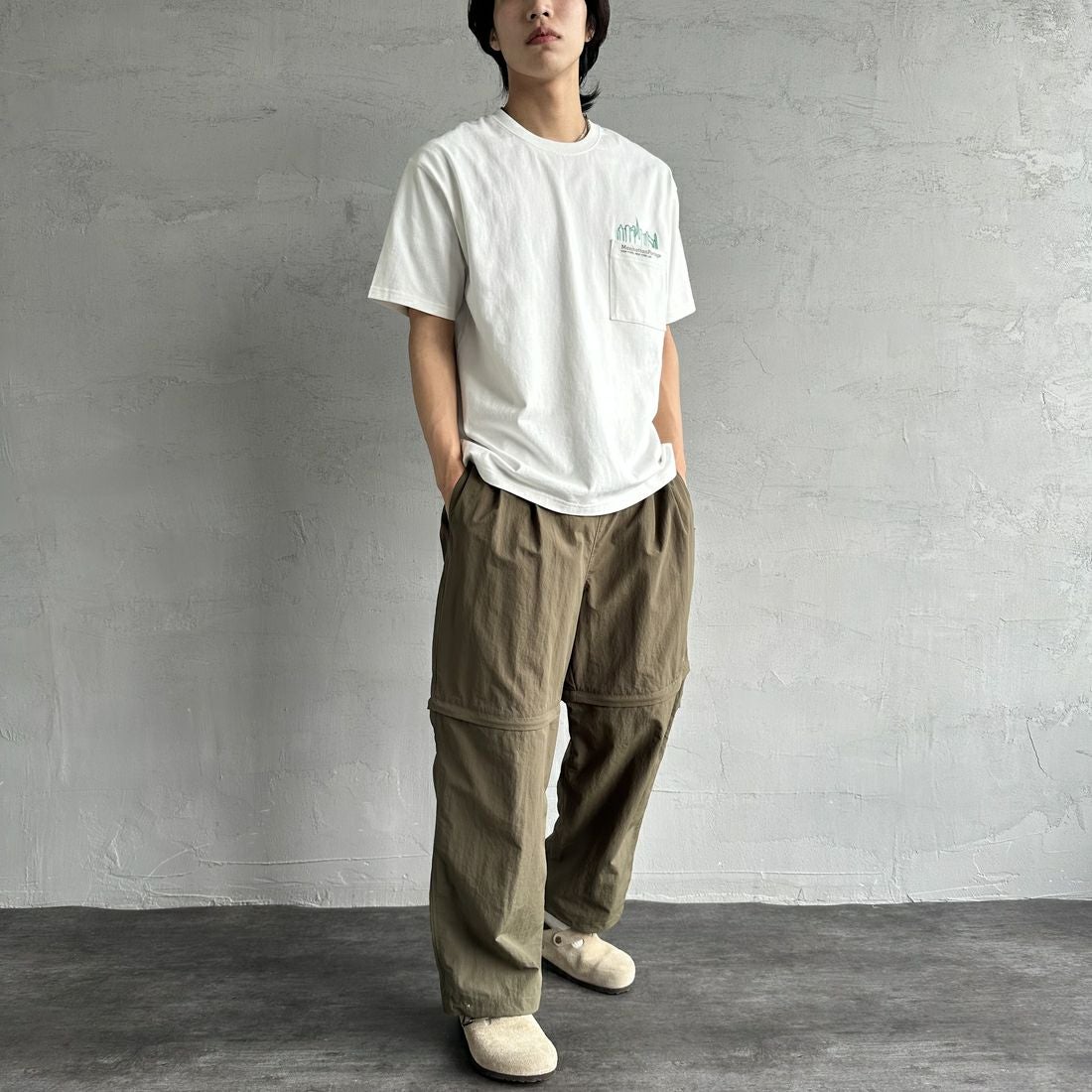 MANHATTAN PORTAGE [マンハッタンポーテージ] 別注 ポケット刺繍 バックプリントTシャツ [25SSMP-IN62-JF] WHITE &&モデル身長：179cm 着用サイズ：L&&