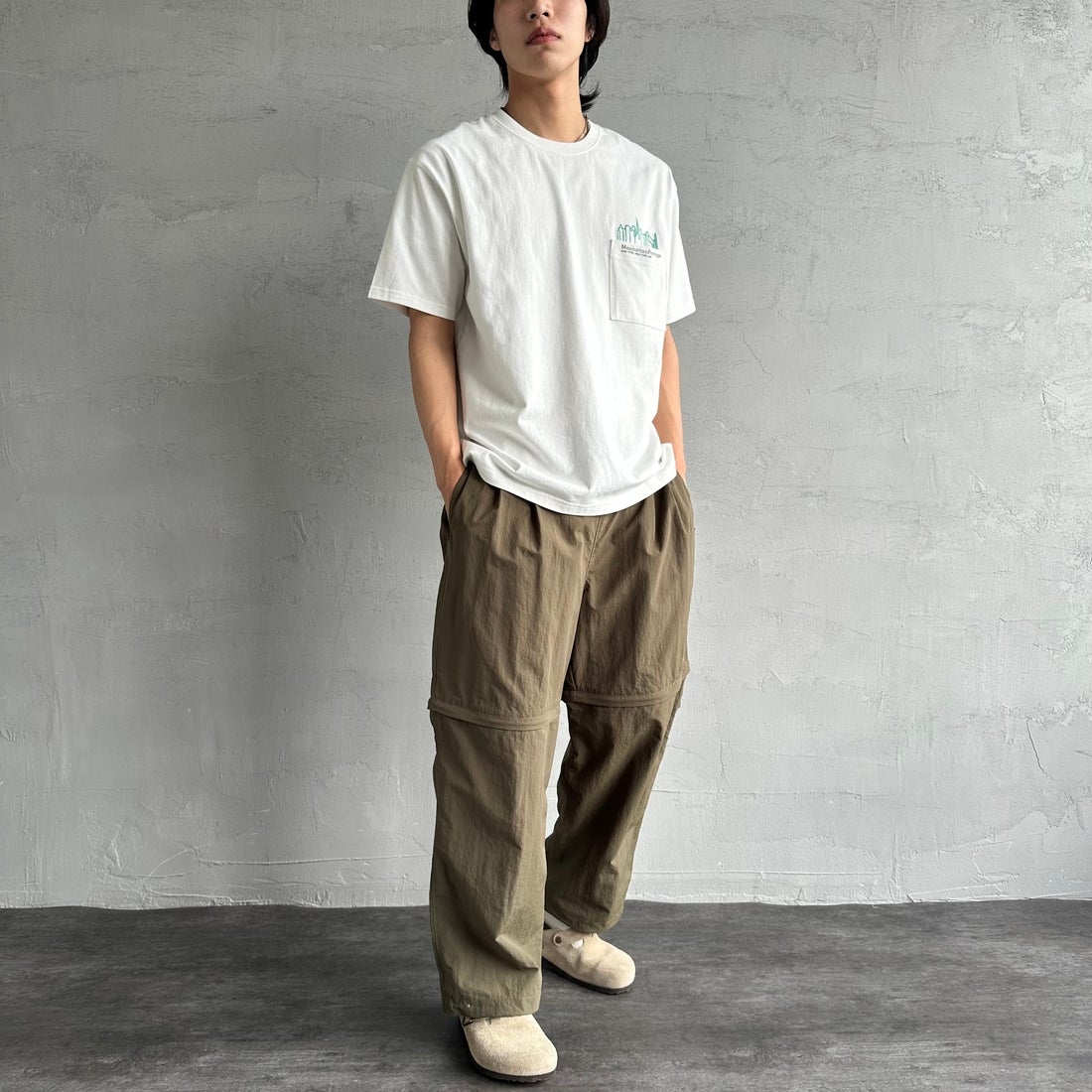 MANHATTAN PORTAGE [マンハッタンポーテージ] 別注 ポケット刺繍 バックプリントTシャツ [25SSMP-IN62-JF] WHITE &&モデル身長：179cm 着用サイズ：L&&