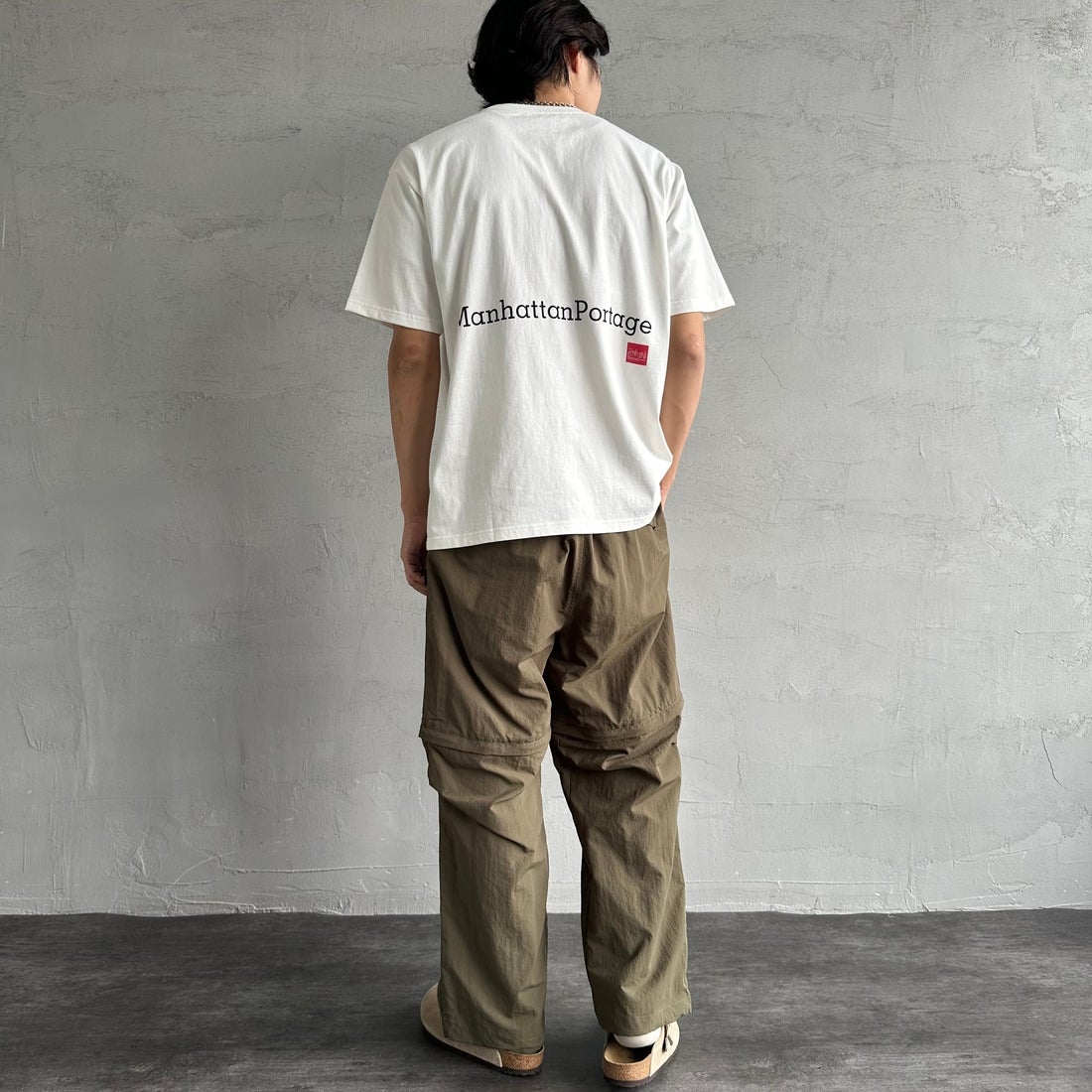 MANHATTAN PORTAGE [マンハッタンポーテージ] 別注 ポケット刺繍 バックプリントTシャツ [25SSMP-IN62-JF] WHITE &&モデル身長：179cm 着用サイズ：L&&
