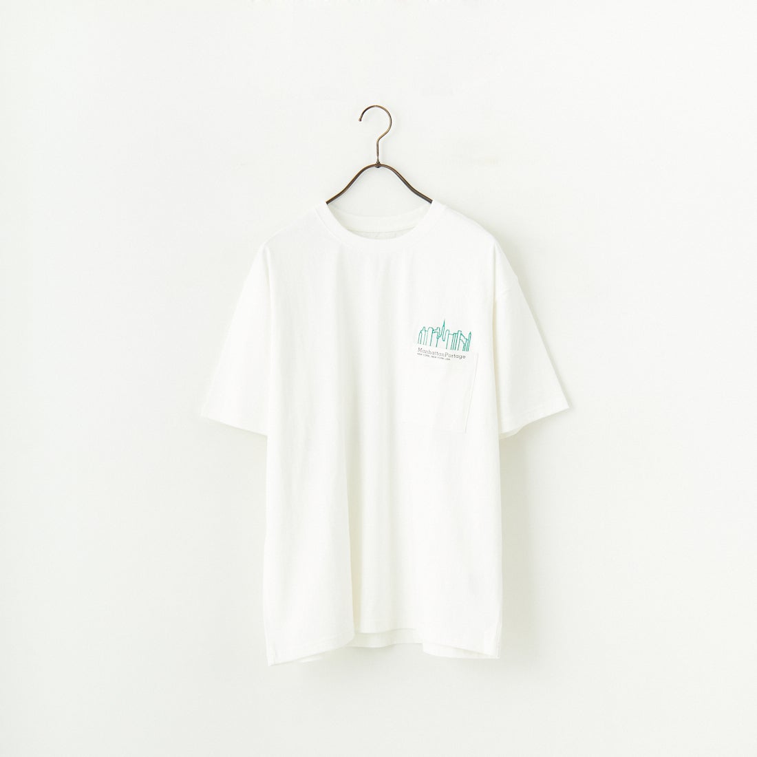 MANHATTAN PORTAGE [マンハッタンポーテージ] 別注 ポケット刺繍 バックプリントTシャツ [25SSMP-IN62-JF] WHITE