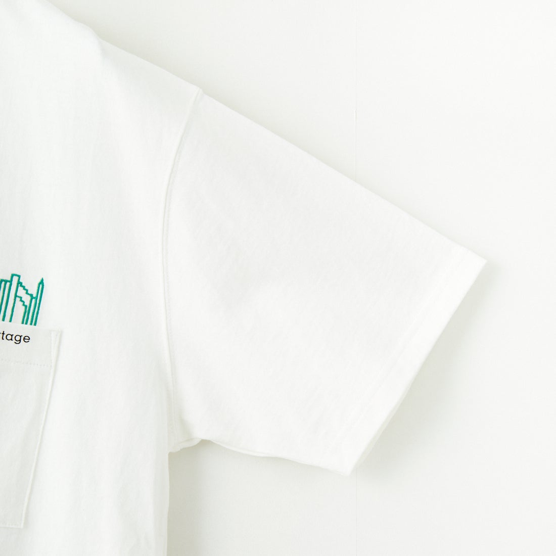 MANHATTAN PORTAGE [マンハッタンポーテージ] 別注 ポケット刺繍 バックプリントTシャツ [25SSMP-IN62-JF] WHITE