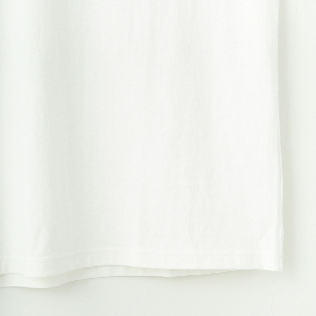 MANHATTAN PORTAGE [マンハッタンポーテージ] 別注 ポケット刺繍 バックプリントTシャツ [25SSMP-IN62-JF] WHITE