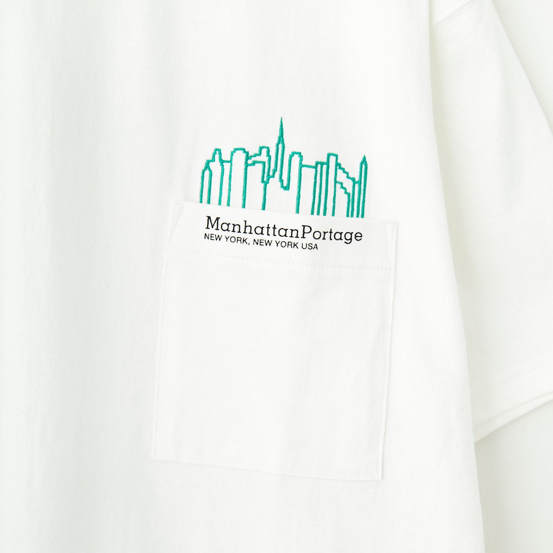 MANHATTAN PORTAGE [マンハッタンポーテージ] 別注 ポケット刺繍 バックプリントTシャツ [25SSMP-IN62-JF] WHITE