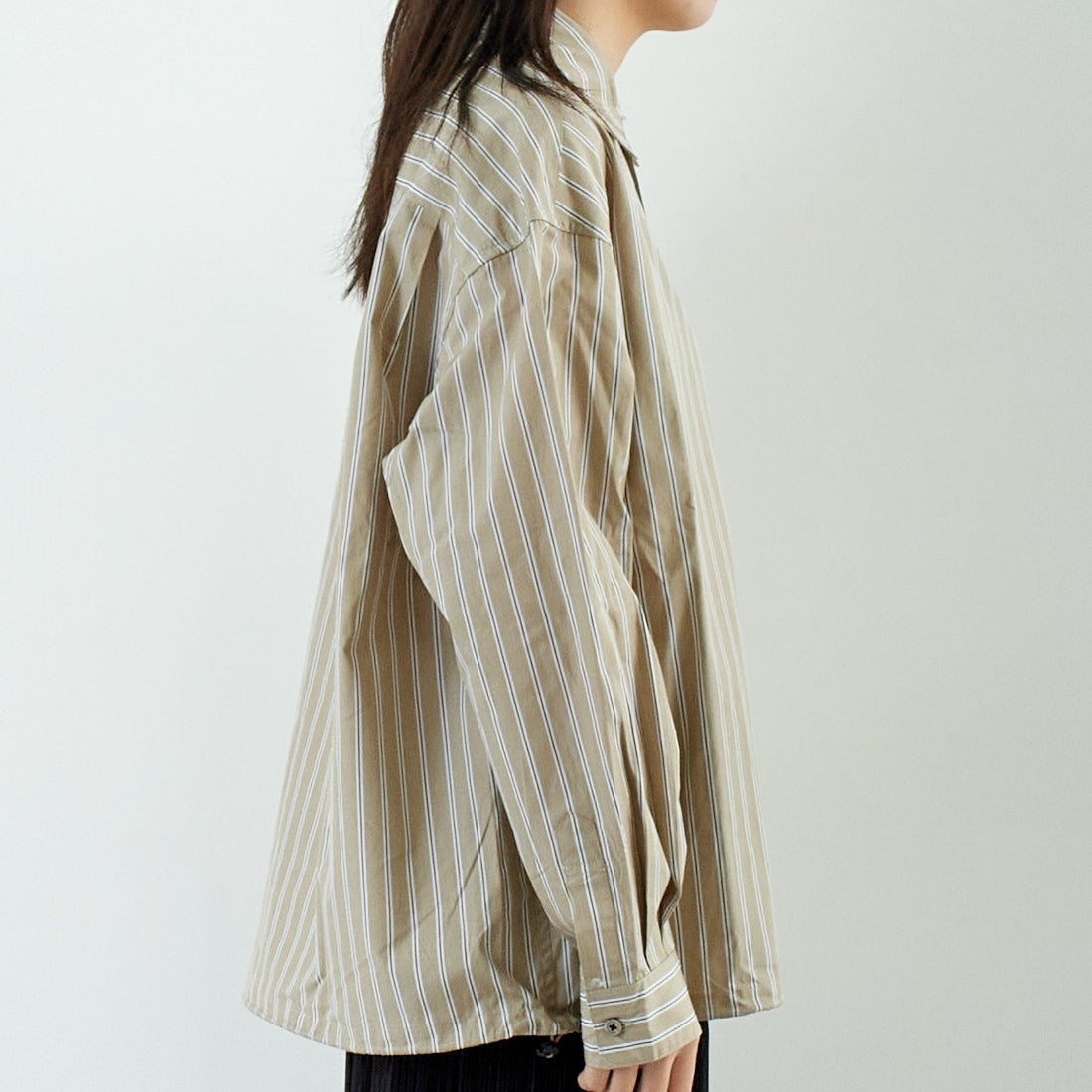 SLICK [スリック] 100/2 ストライプドローストリングシャツ [5155913] 505 BEIGE &&モデル身長：167cm 着用サイズ：0&&