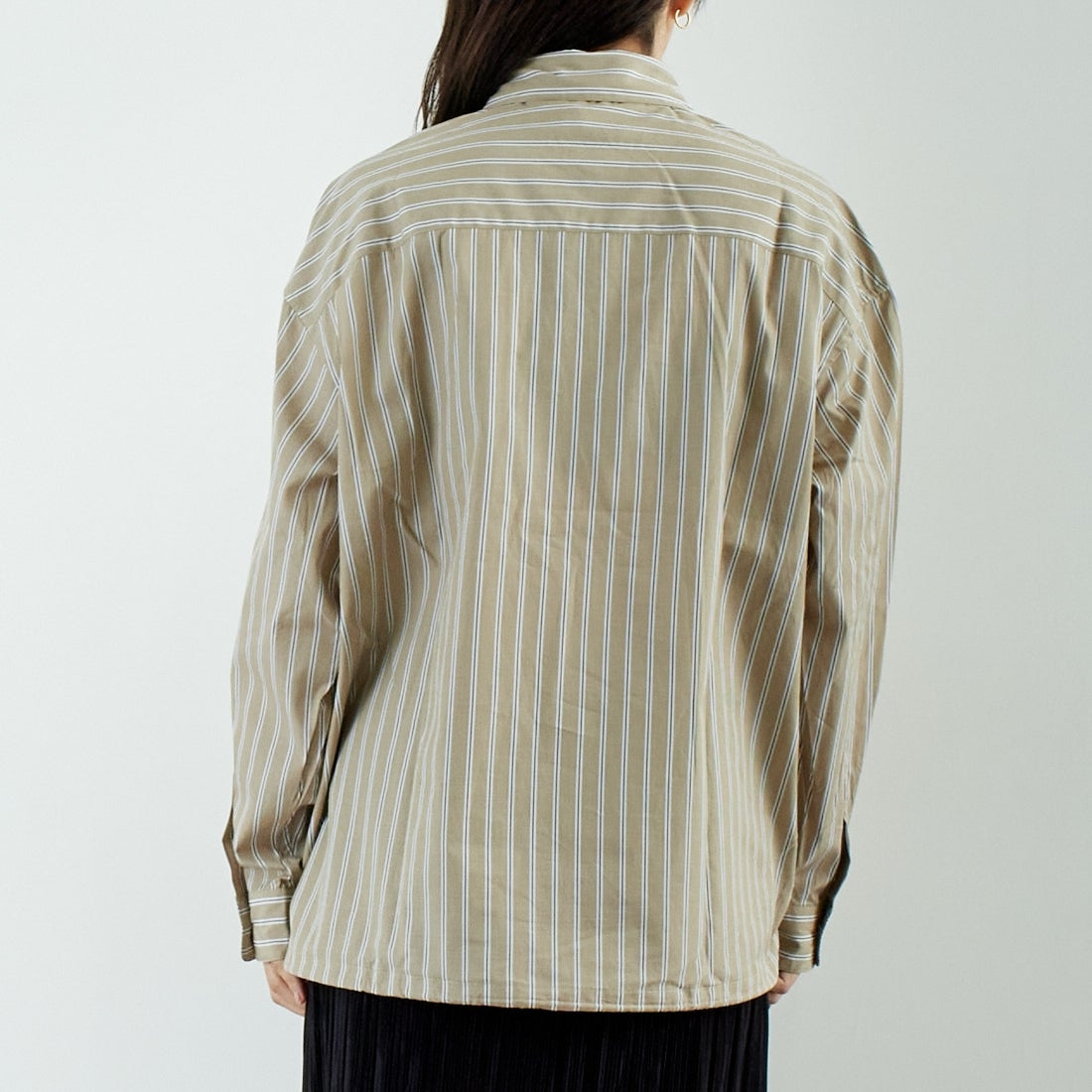 SLICK [スリック] 100/2 ストライプドローストリングシャツ [5155913] 505 BEIGE &&モデル身長：167cm 着用サイズ：0&&