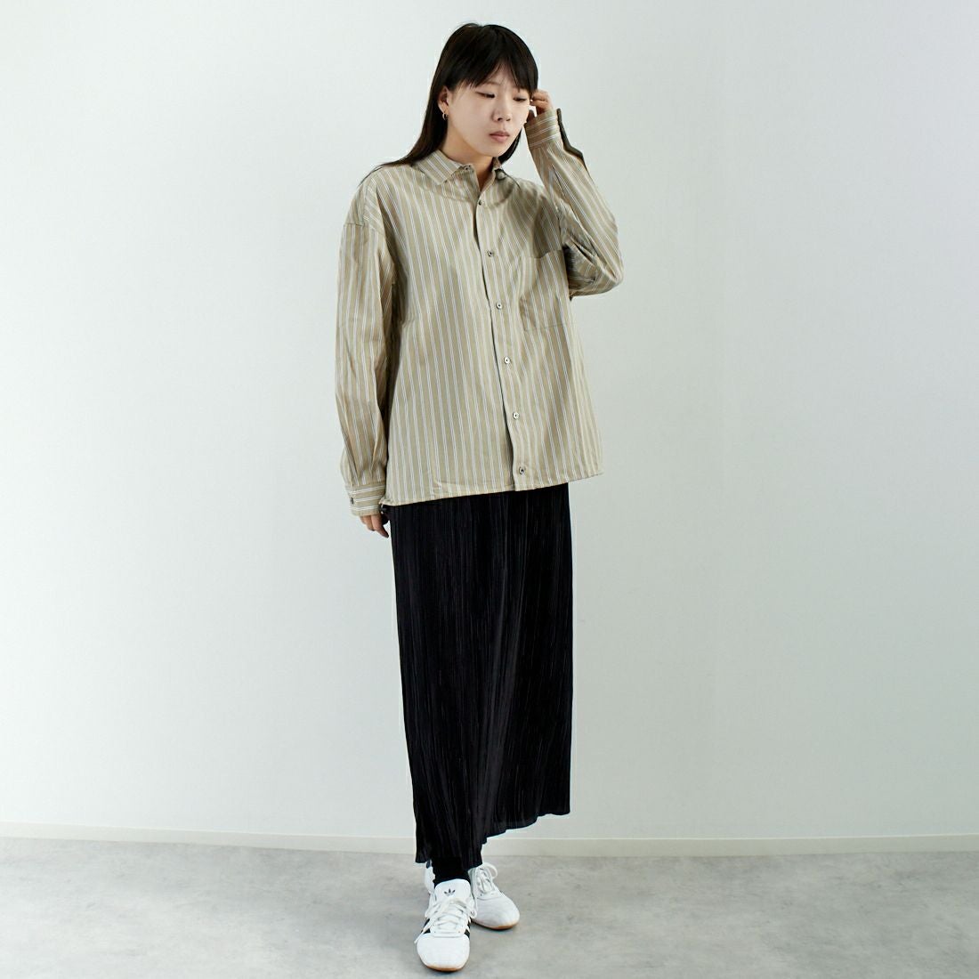 SLICK [スリック] 100/2 ストライプドローストリングシャツ [5155913] 505 BEIGE &&モデル身長：167cm 着用サイズ：0&&