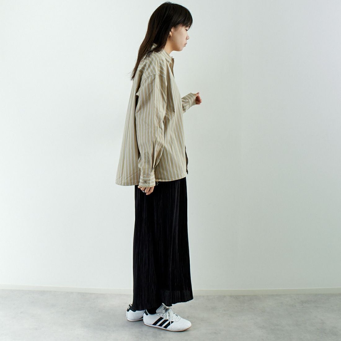 SLICK [スリック] 100/2 ストライプドローストリングシャツ [5155913] 505 BEIGE &&モデル身長：167cm 着用サイズ：0&&