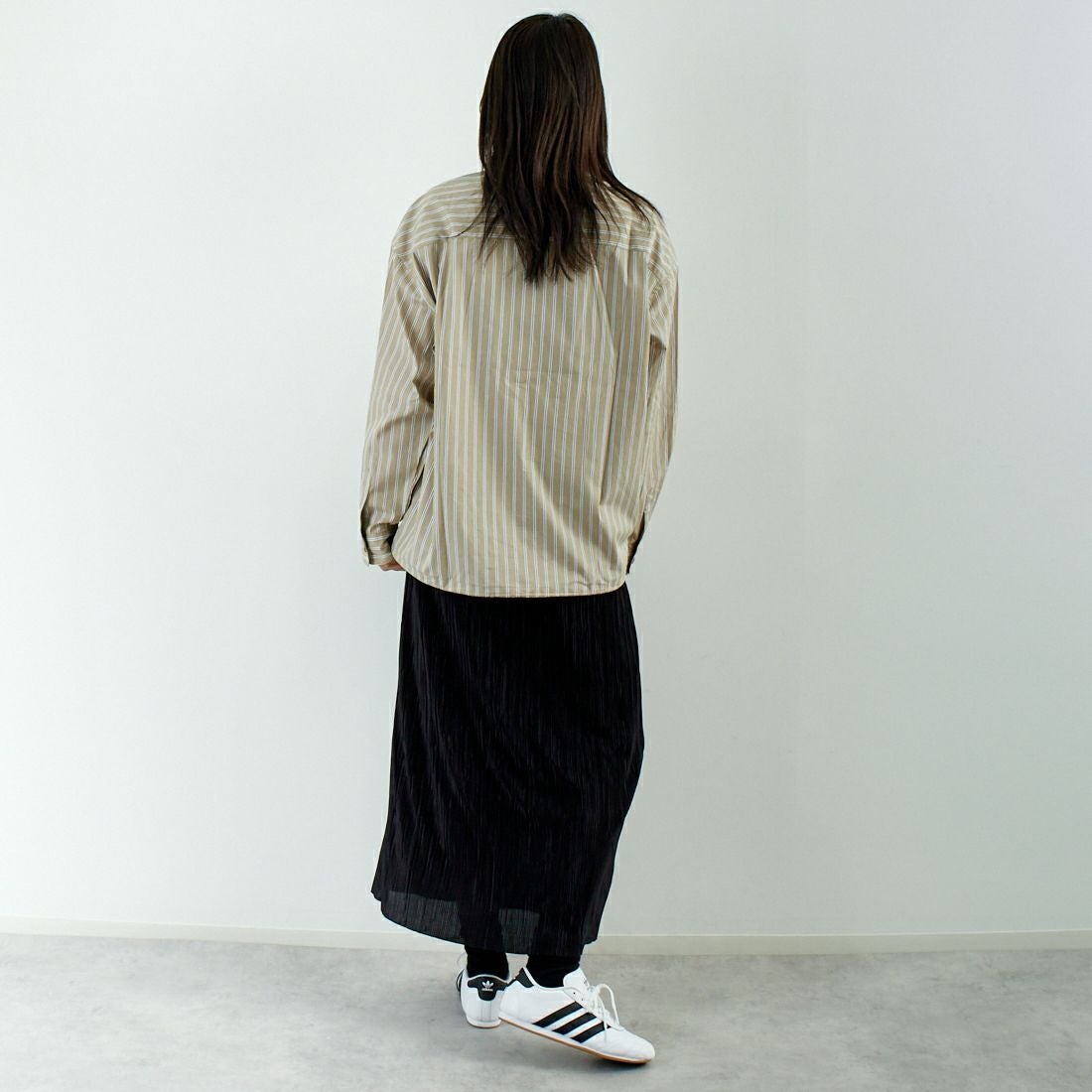 SLICK [スリック] 100/2 ストライプドローストリングシャツ [5155913] 505 BEIGE &&モデル身長：167cm 着用サイズ：0&&